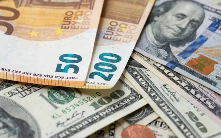 Доллар стабилизировался, а евро продолжает расти: сколько стоит валюта в Украине в середине недели - today.ua