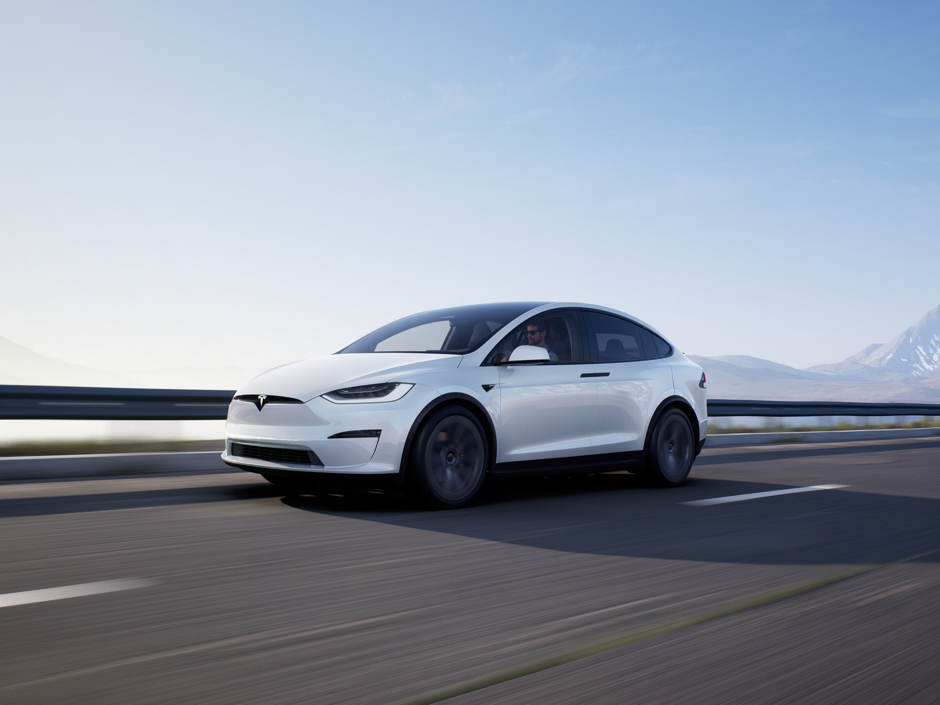 Tesla отзывает 40 000 электромобилей из-за гидроусилителя руля