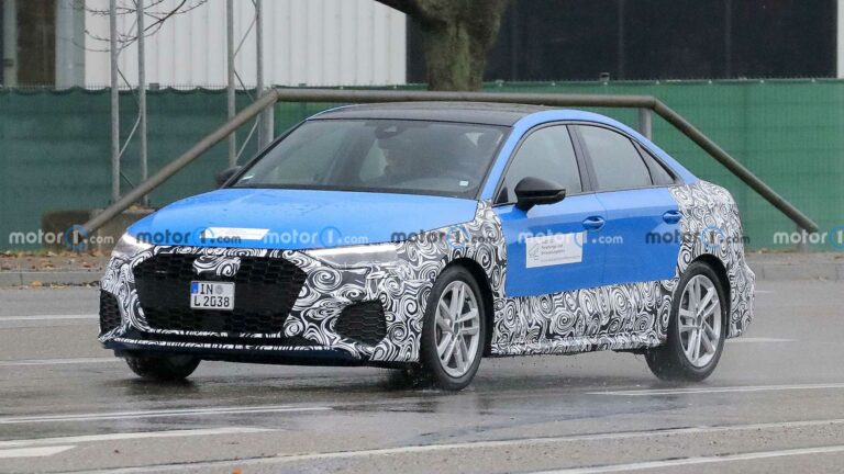 Оновлений седан Audi A3 помітили під час тестів - today.ua