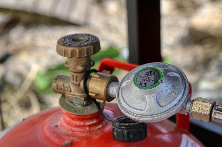 Газовые баллоны: украинев предупреждают об опасности при использовании альтернативных приборов