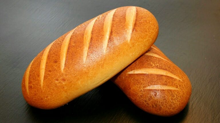 Домашний хлеб: самый простой и вкусный рецепт батона с хрустящей корочкой  - today.ua