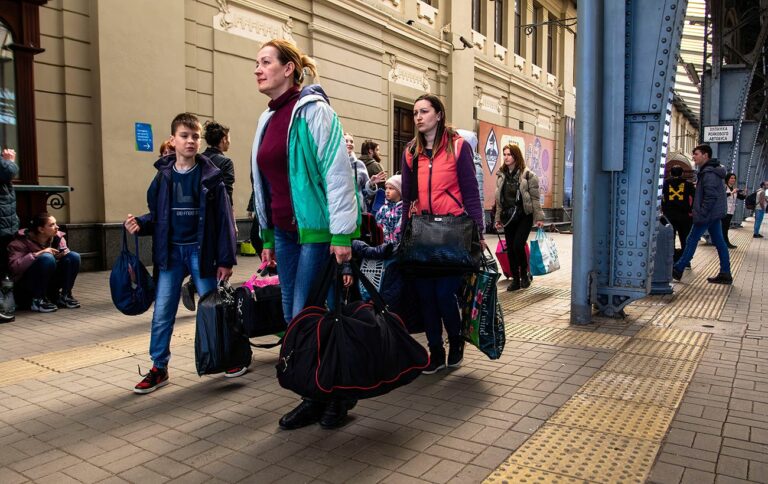 Українські біженці масово виїжджають із Європи: в які країни ще можна заїхати - today.ua