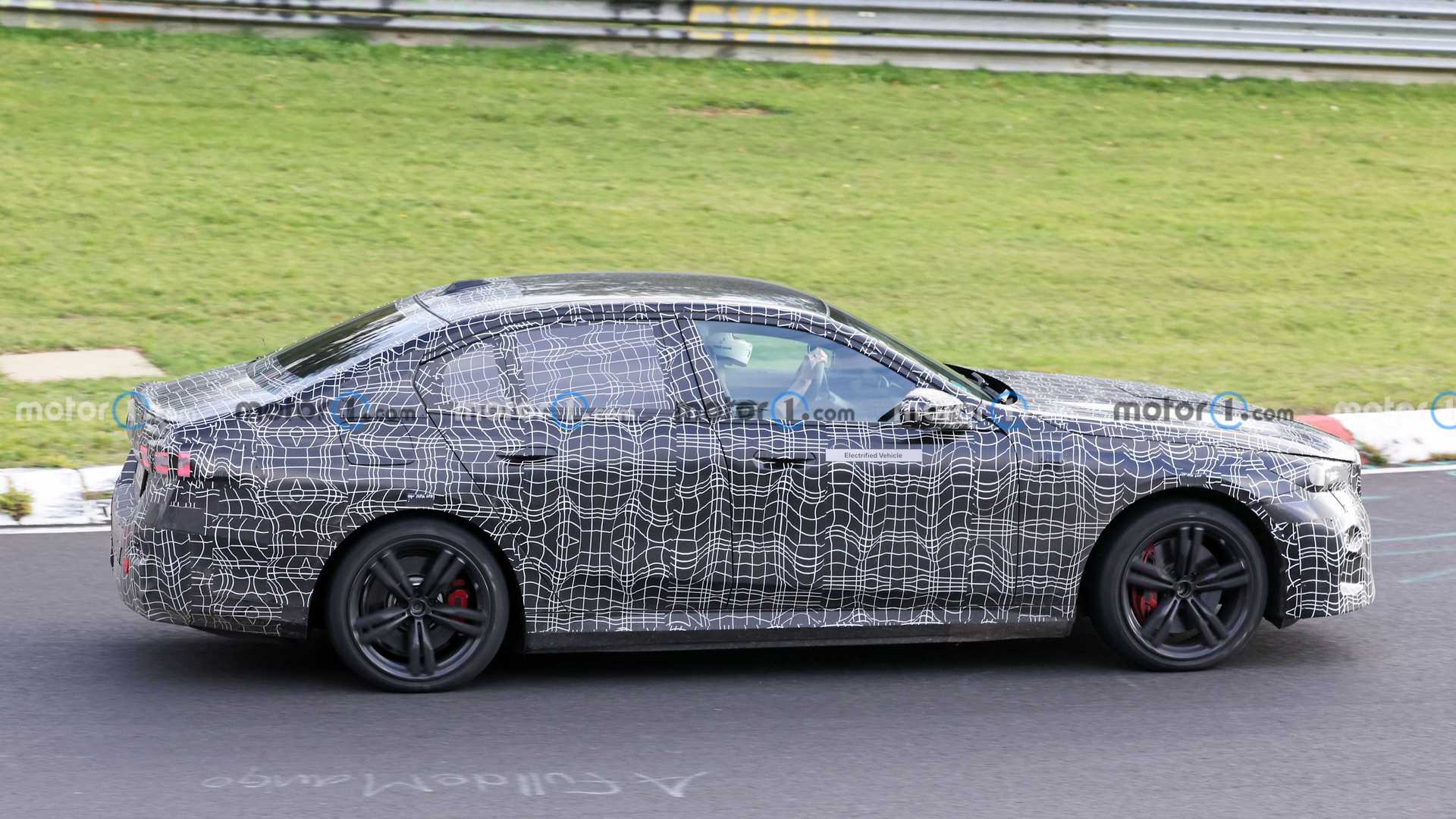 У Німеччині тестують новий седан BMW i5