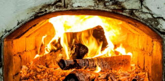 Як правильно обігрівати будинок дровами, щоб довше втримати тепло: три корисні лайфхаки - today.ua