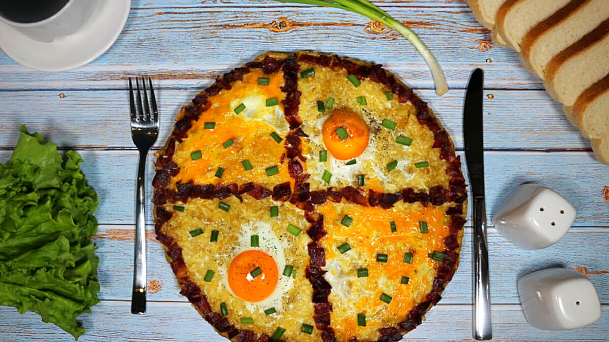 Хашбраун с картофелем, яйцом и беконом: рецепт вкусного и сытного американского завтрака