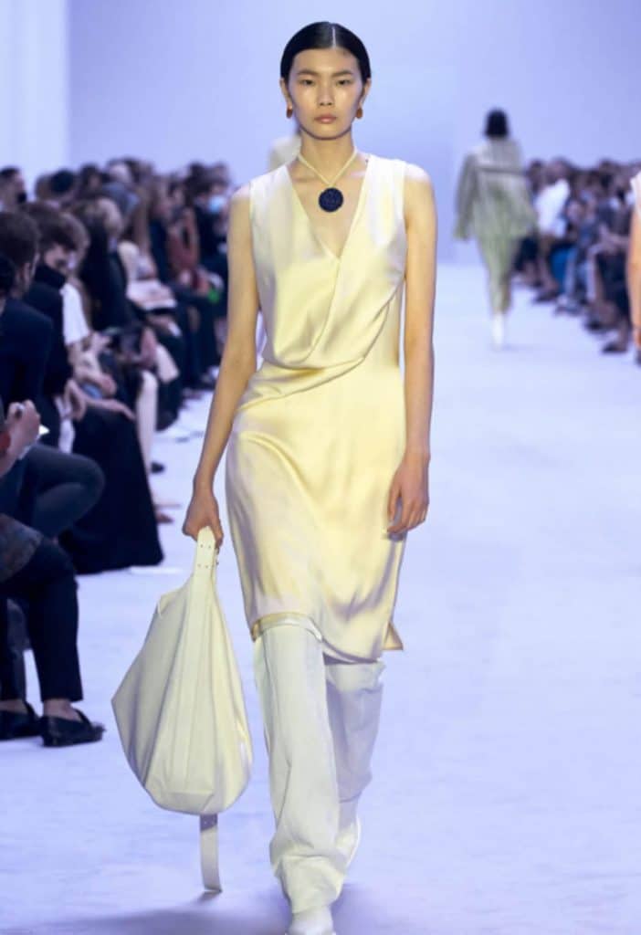 Платье с брюками: дочь Моники Беллуччи показала самый стильный образ 2022 года