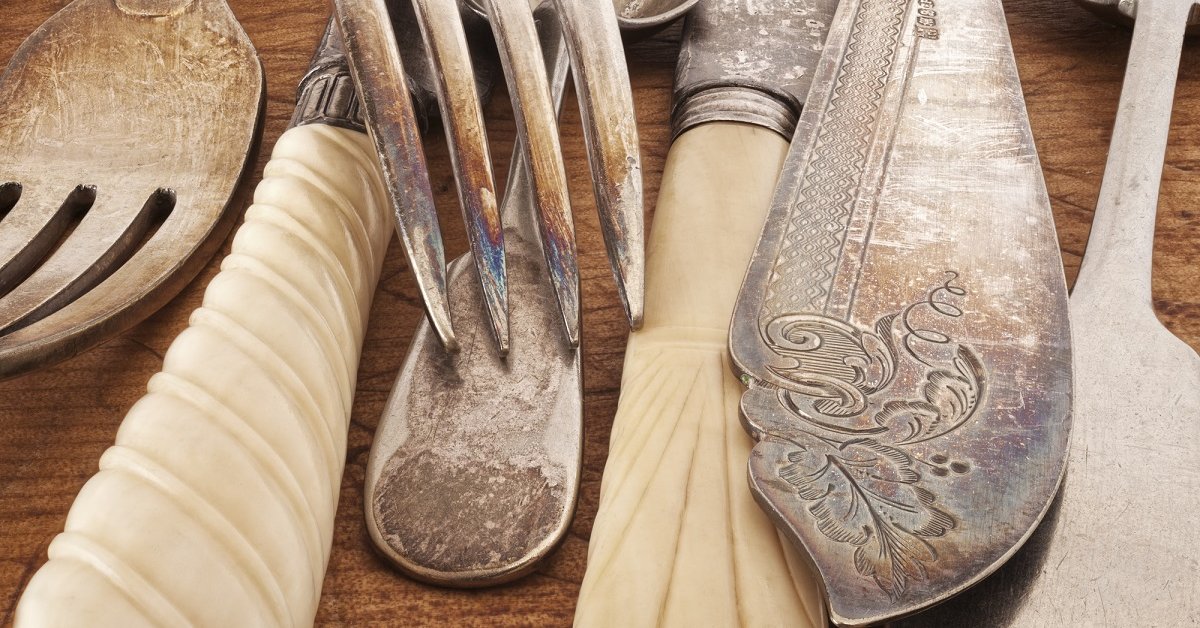 Три копійчані засоби, щоб легко відмити столові прилади від старого нальоту - today.ua