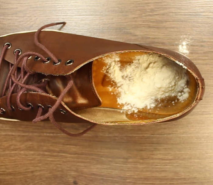 Как избавиться от плохого запаха в обуви: помогут 5 копеечных средств, которые есть на каждой кухне