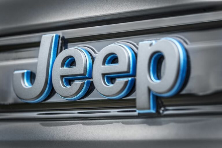 Кроссоверы Jeep Compass и Renegade станут электромобилями  - today.ua