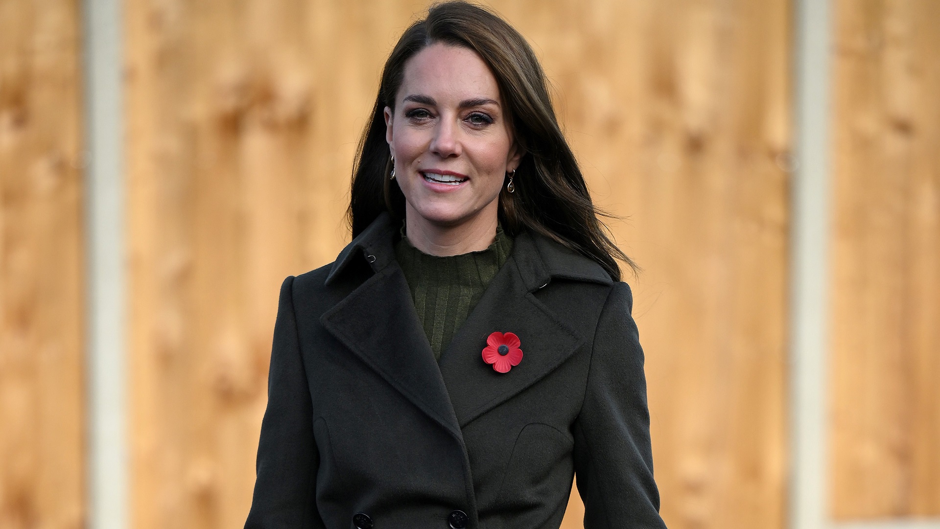 В'язана сукня максі та замшеві туфлі-човники: Кейт Міддлтон зачарувала публіку трендовим осіннім образом - today.ua