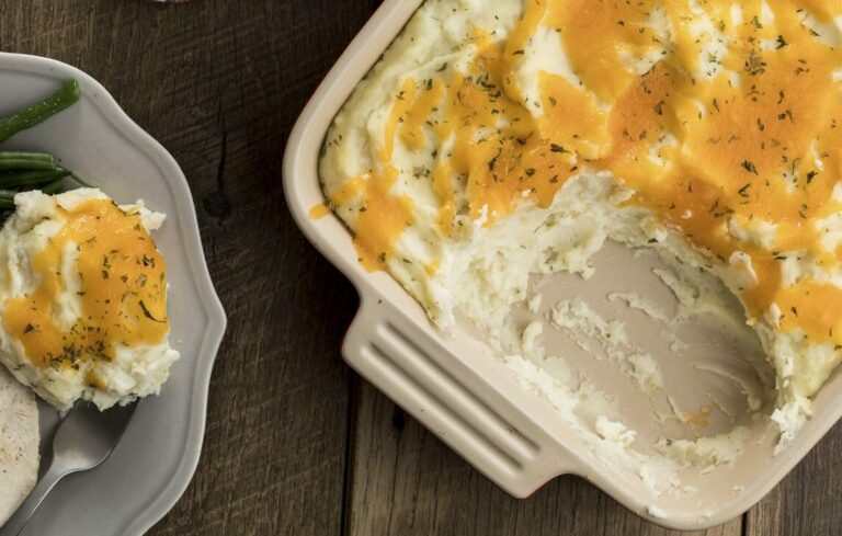 Запечене картопляне пюре з сиром та беконом: рецепт оригінальної запіканки для ситної вечері - today.ua