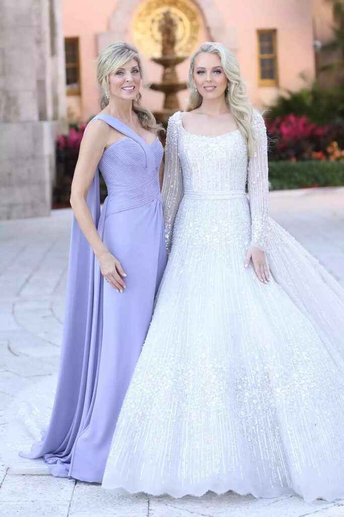 У пишній сукні зі стразами та довгими рукавами: 29-річна донька Дональда Трампа вийшла заміж за ліванського мільярдера