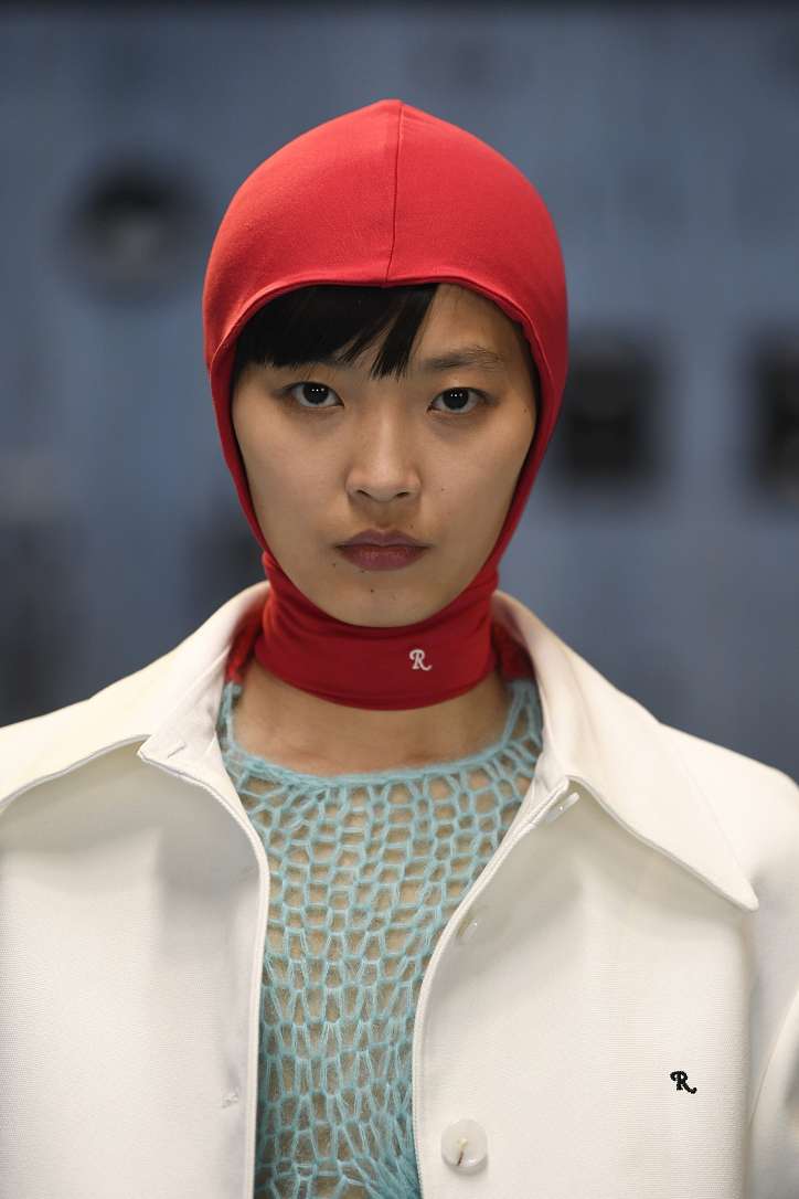 Названы пять шапок, которые вышли из моды и дешевят даже самый стильный образ - today.ua