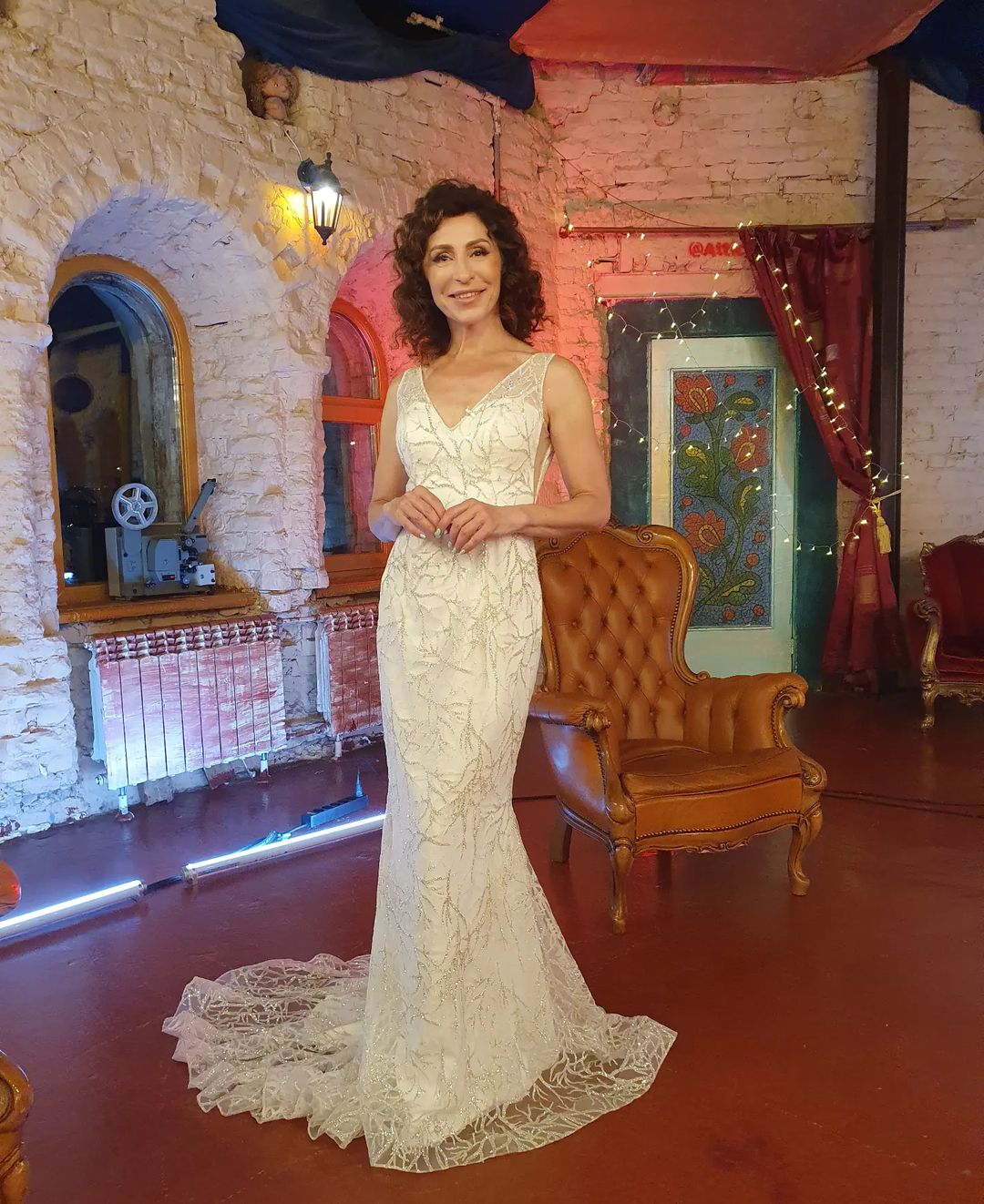 54-річна Надія Матвєєва у весільній сукні зацікавила новим фото
