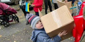 Дітям-переселенцям почали роздавати безкоштовний зимовий одяг: як отримати допомогу  - today.ua