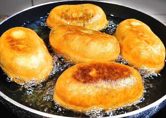 Смажені пиріжки з картоплею: що потрібно зробити з тістом перед приготуванням