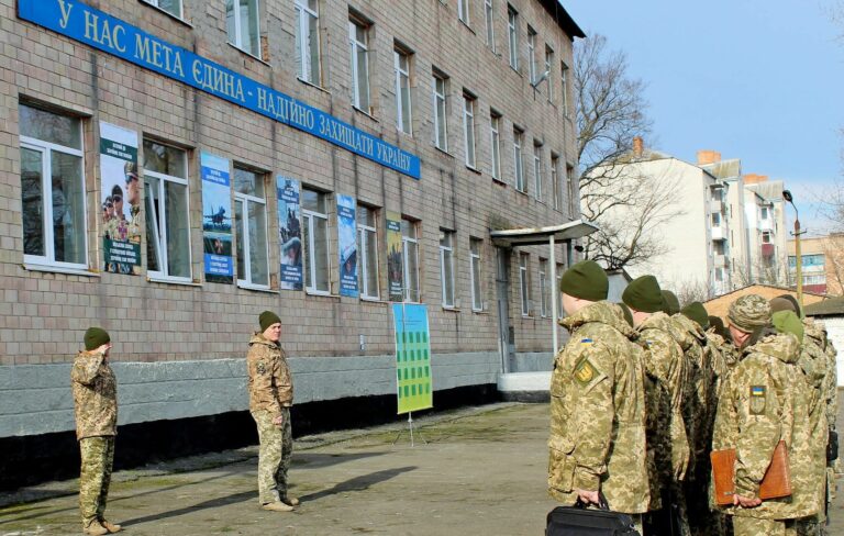 Відстрочка від мобілізації: що робити призовникам, яким військкомати відмовляють у прийомі документів - today.ua