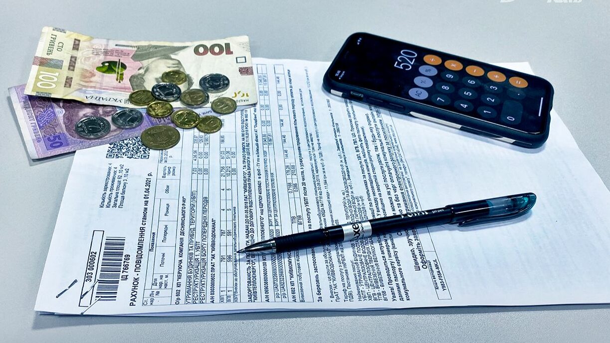 Українцям перерахують платіжки за комуналку через відключення електроенергії та води: хто заплатить менше - today.ua