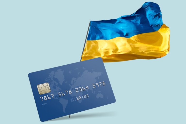 ПриватБанк списує з карт біженців та пенсіонерів грошову допомогу: у чому причина - today.ua