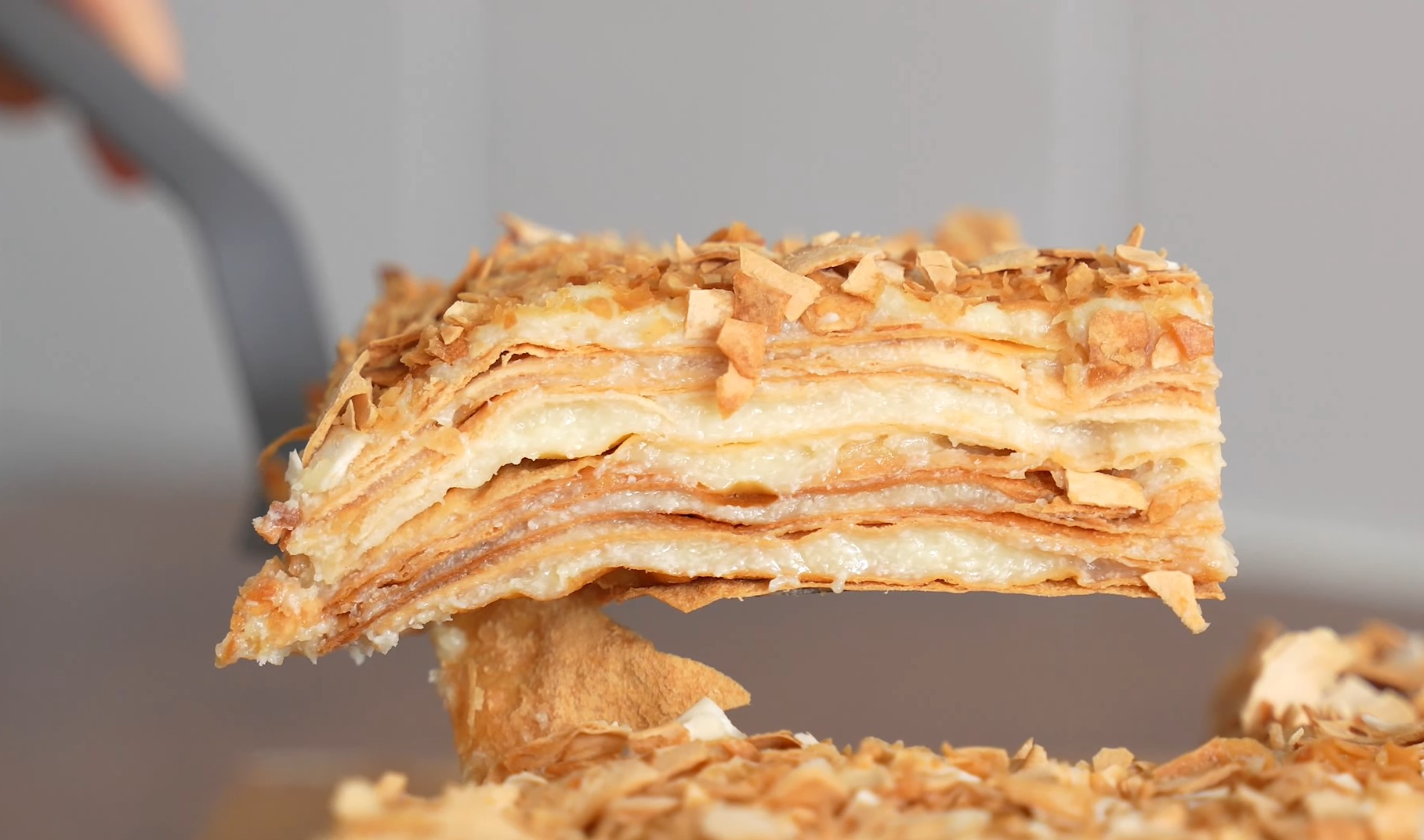 Торт "Наполеон" без выпечки: как приготовить знаменитый десерт на скорую руку