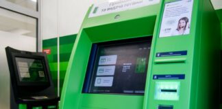 Збої у банкоматах: клієнти ПриватБанку не можуть отримати виплати ВПО - today.ua