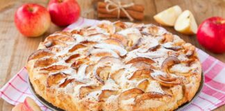 Яблочный пирог без муки: ароматный осенний десерт из хлебных крошек - today.ua