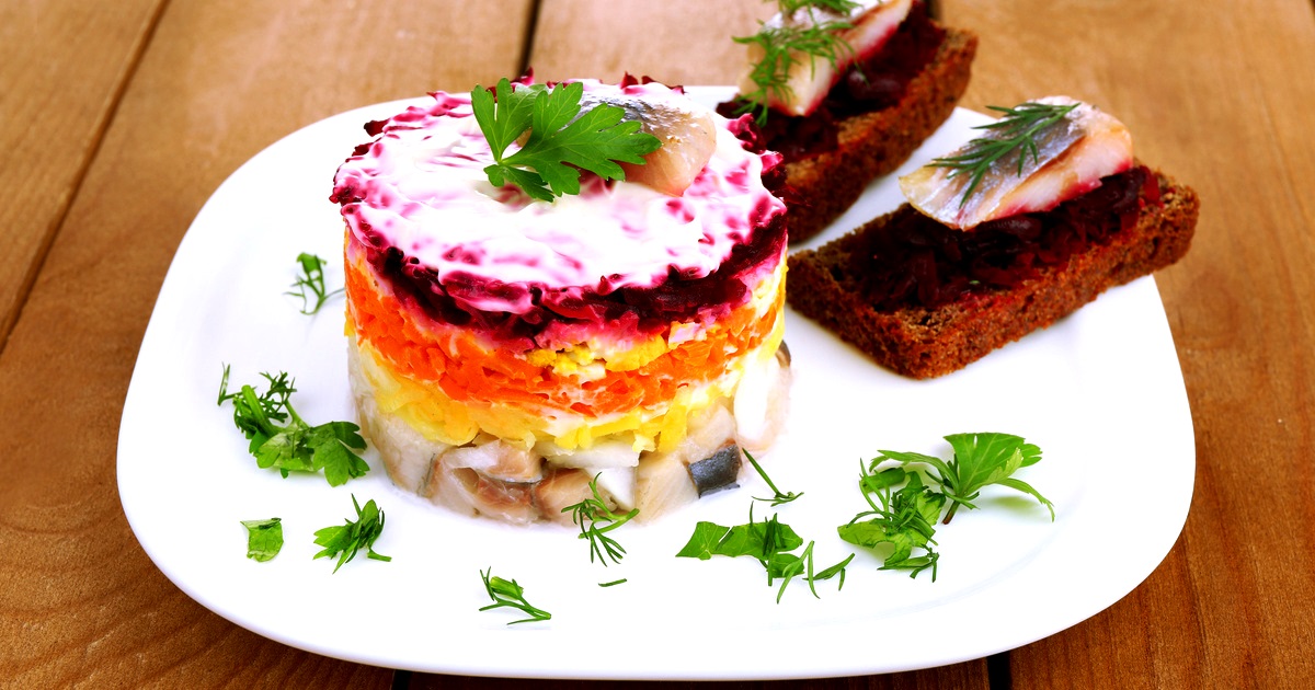 Салат Шуба як у ресторані: рецепт новорічної страви із секретним інгредієнтом - today.ua