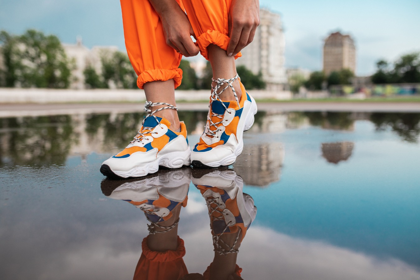 Четыре простых и дешевых средства, которыми можно защитить обувь от промокания