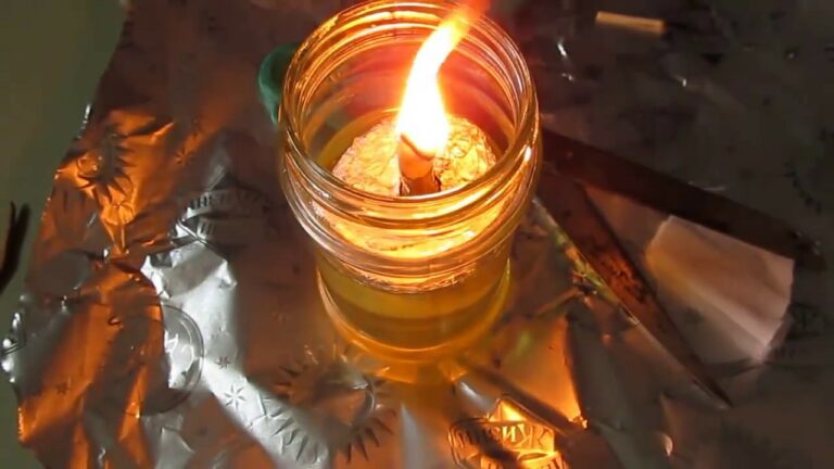 Отключение электричества: украинцам рассказали, как сделать свечу длительного пользования - today.ua