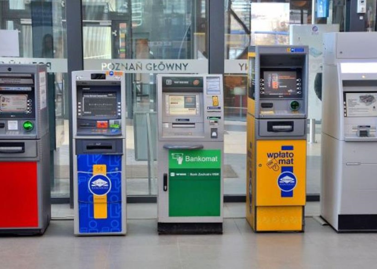 В Польше заработают новые терминалы для пополнения украинских банковских карт: какая будет комиссия