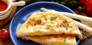 Просто накройте яйца лавашом – быстрый рецепт вкусного и сытного завтрака - today.ua