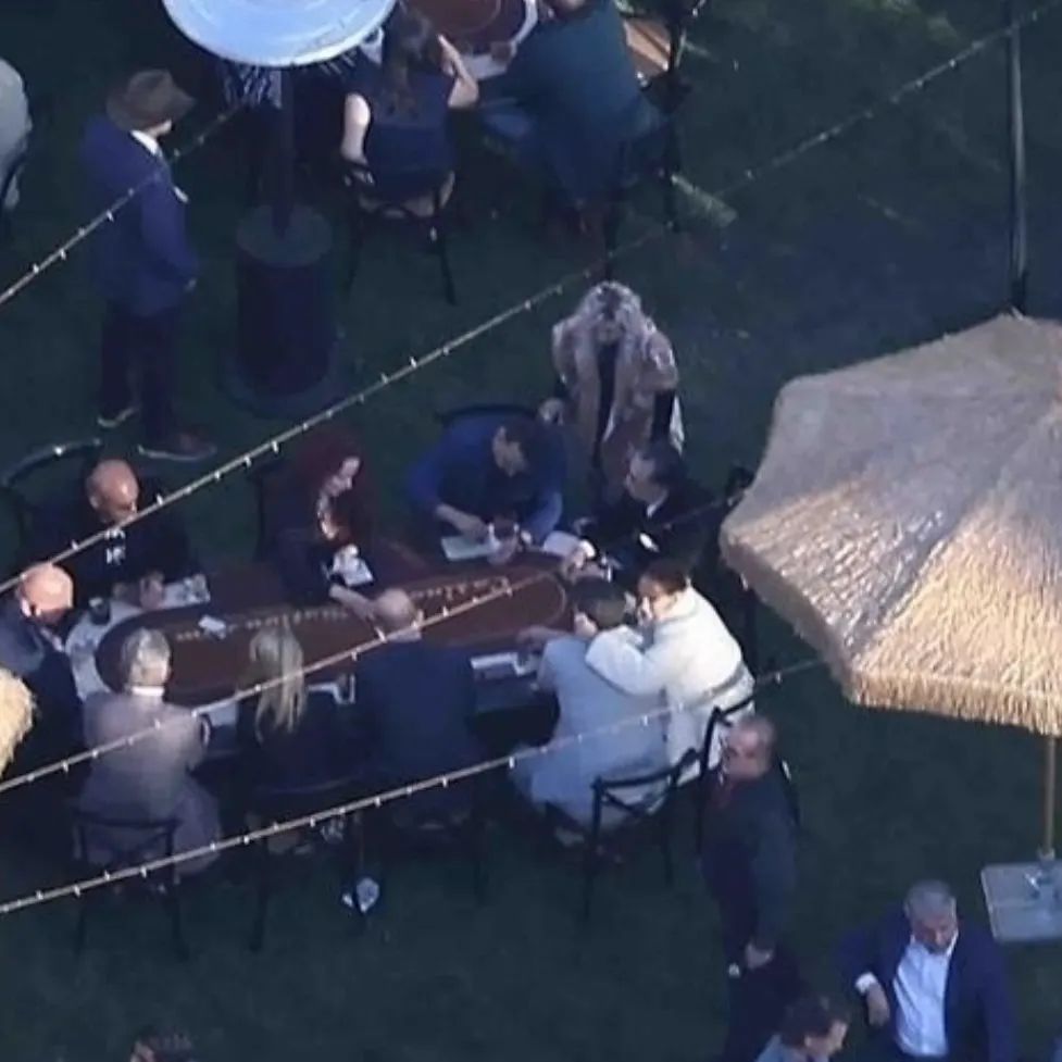 Вечірка з покером: до мережі потрапили рідкісні фото папараці Дженніфер Лопес та Бена Аффлека із їхнього будинку