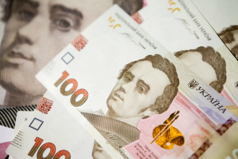 В Україні з'являться нові банкноти номіналом у 100 гривень: як вони виглядатимуть - today.ua