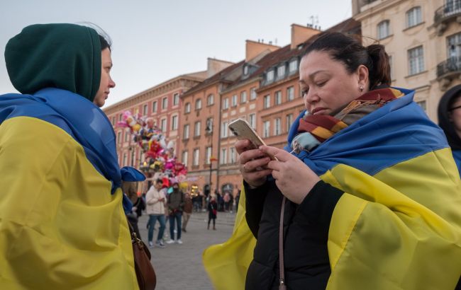 Українцям за кордоном скасували плату за роумінг: скільки коштуватиме мобільний зв'язок Київстар та Vodafone