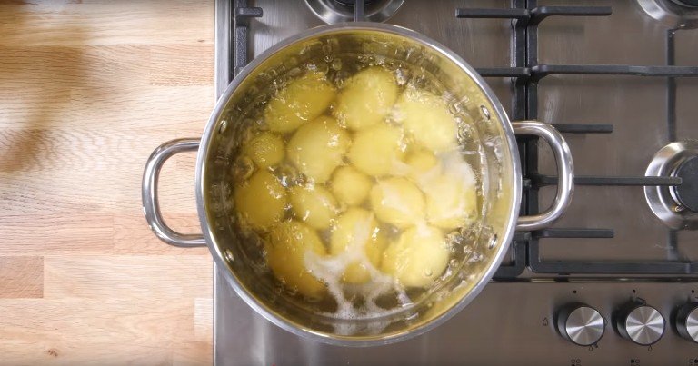 Зачем добавлять уксус в картофель во время варки: кулинарный лайфхак от опытных хозяек