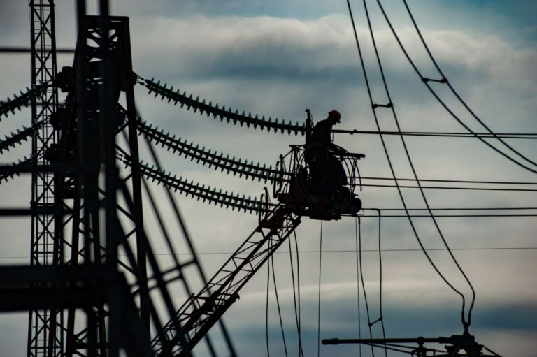 В Україні екстрено відключають електроенергію: які графіки діють 6 грудня - today.ua