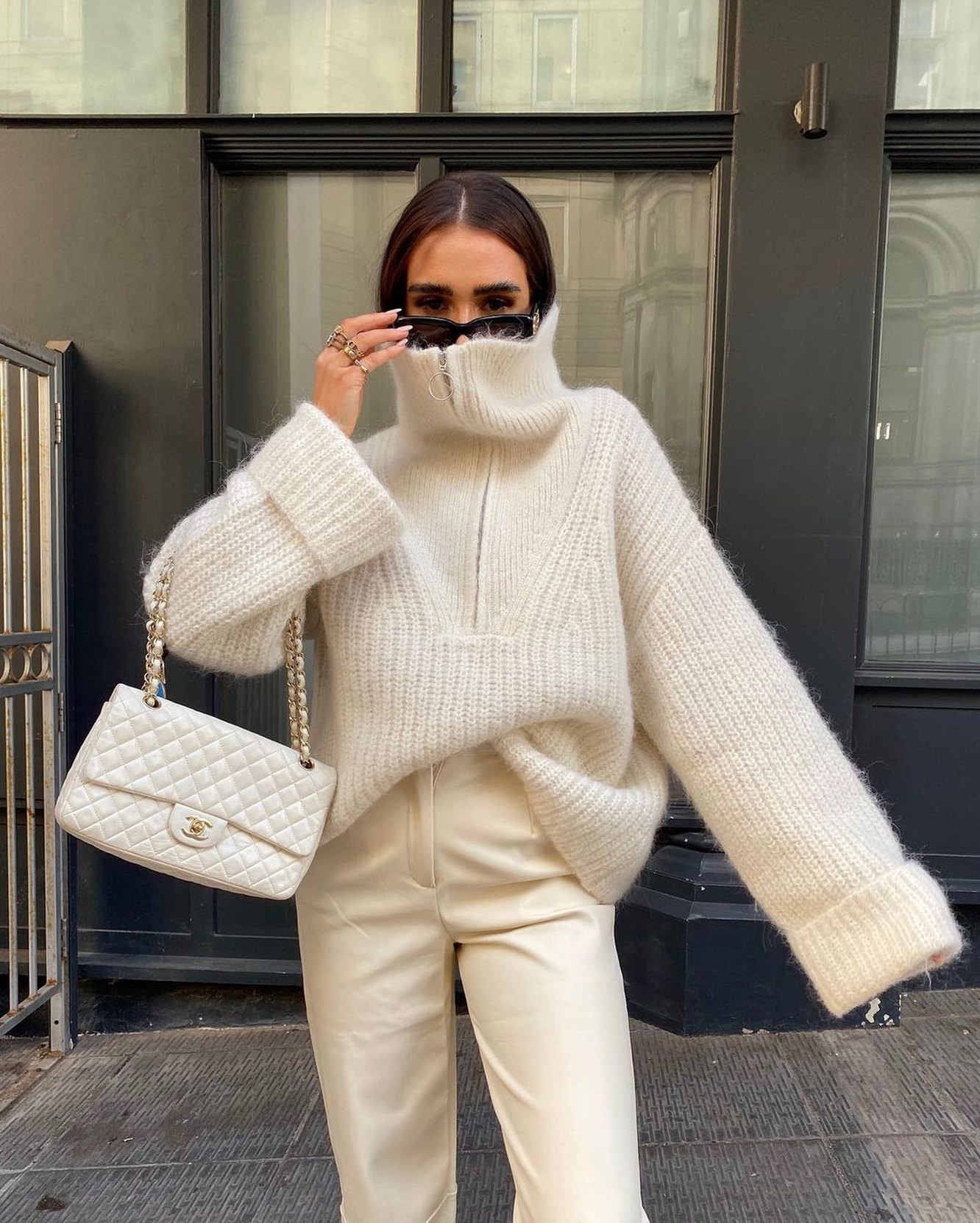 Назван самый модный свитер этой зимы, который носят звезды шоу-бизнеса