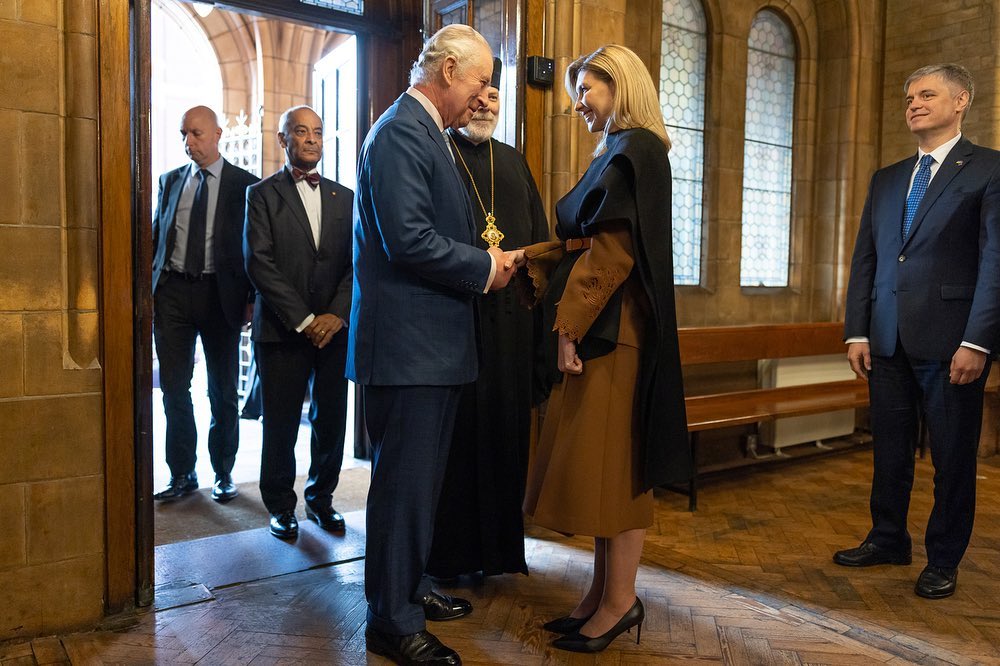 Коричневый и черный - самое модное сочетание: Елена Зеленская выбрала эффектный наряд для встречи с королем Великобритании