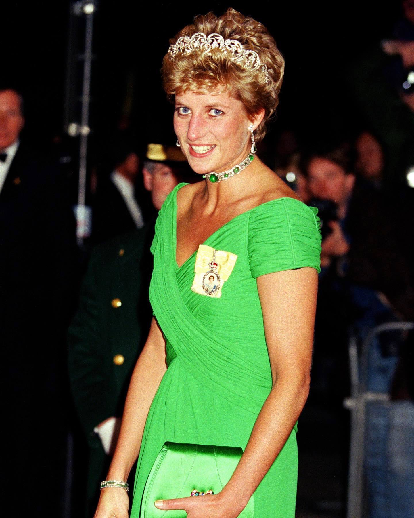В зеленом платье и изумрудах: Кейт Миддлтон повторила культовый образ принцессы Дианы