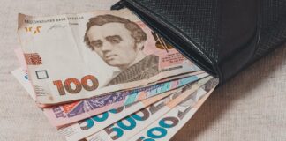 Украинцы могут оформить новые выплаты от благотворительного фонда: как получить 2200 грн - today.ua
