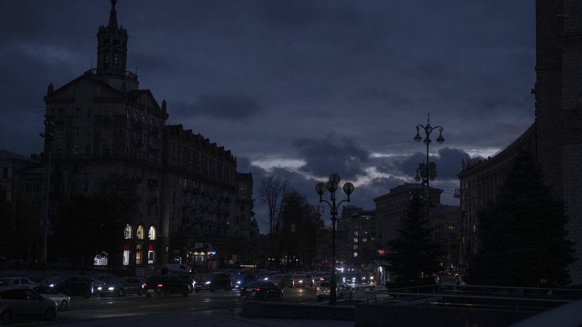 Третьи сутки без света: в Киеве продолжают действовать аварийные отключения электроэнергии