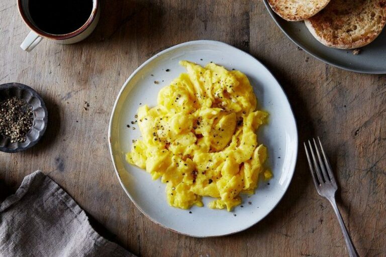 Яєчня по-французьки – швидкий сніданок за 3 хвилини на сковороді - today.ua