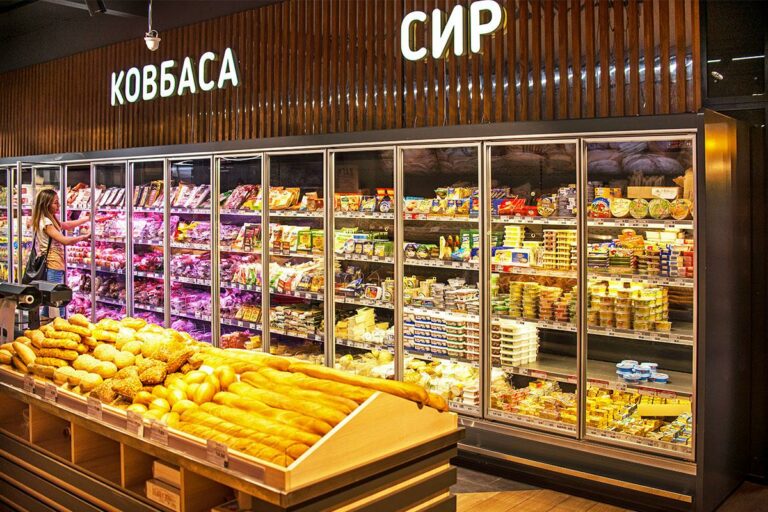 В українських супермаркетах перед Новим роком продають небезпечні фальсифікати: як розпізнати неякісні продукти - today.ua