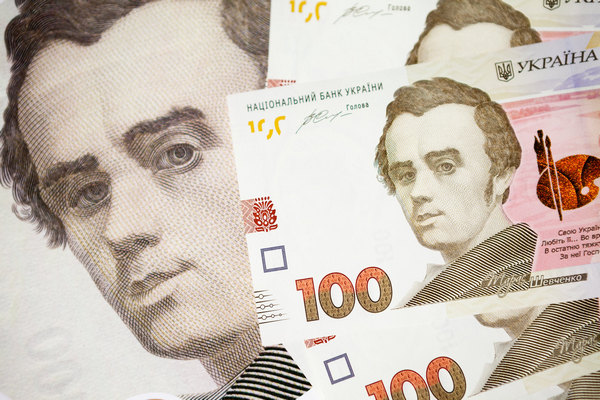 В Украине появились новые купюры номиналом в 100 гривен: как гражданам обменять старые банкноты