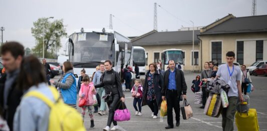 Українським біженцям у Польщі масово скасовують статус тимчасового захисту: у чому причина - today.ua