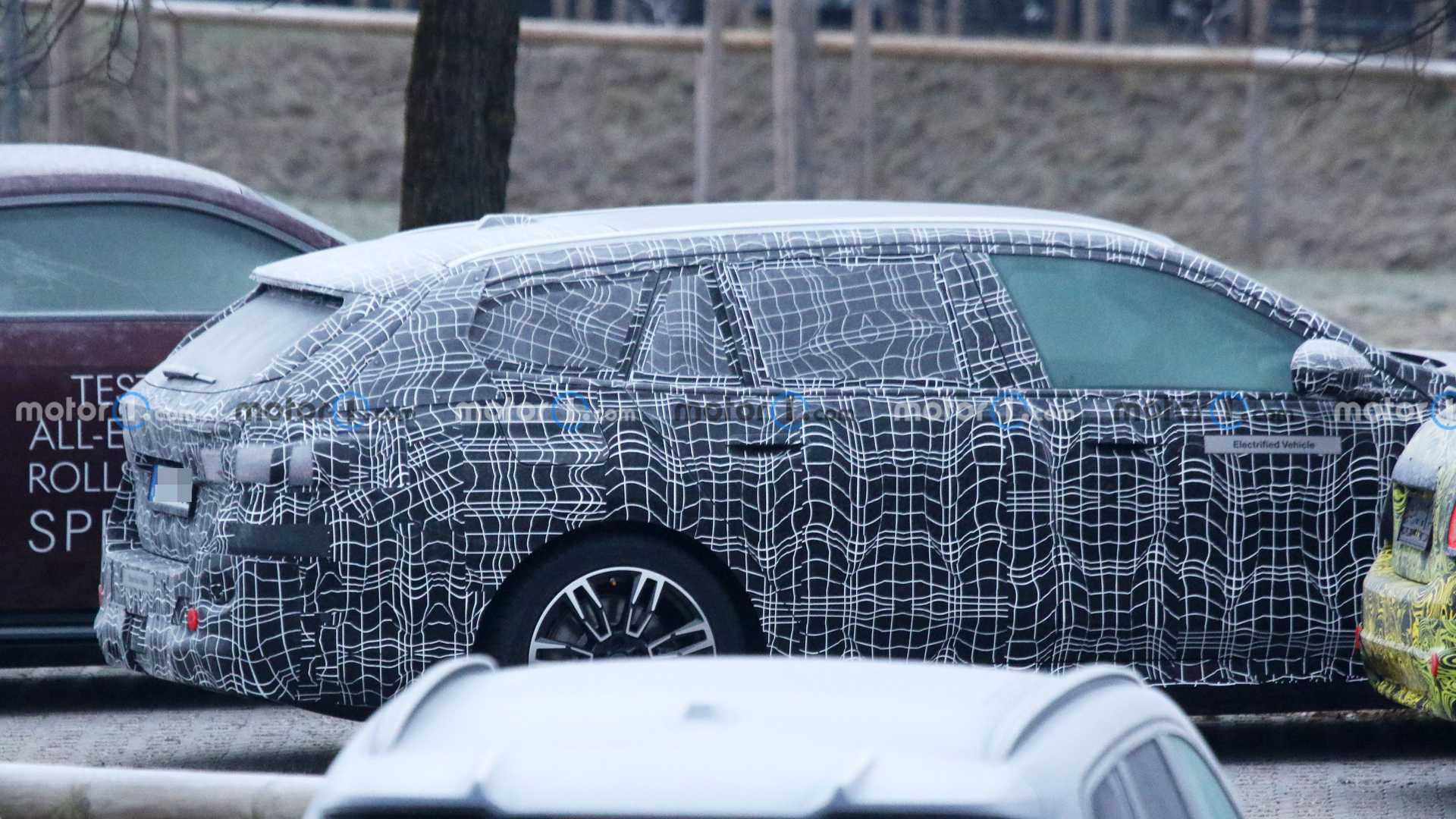 Начались тесты универсала BMW 5 Series нового поколения