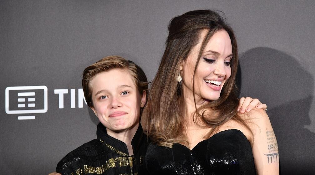 Снова как мальчик: Дочь Анджелины Джоли подстригла “ежик“ и стала копией мамы в 90-х