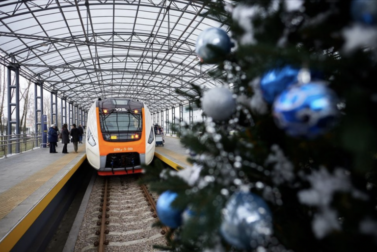 Укрзализныця назначила дополнительные поезда на новогодние праздники: расписание рейсов - today.ua