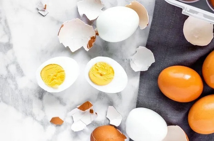Как правильно сварить яйца, чтобы они не трескались и хорошо чистились