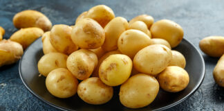 Зачем добавлять уксус в картофель во время варки: кулинарный лайфхак от опытных хозяек - today.ua